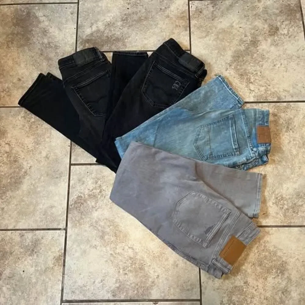 American Eagle and Aeropostale men’s skinny jeans bundle of 4 sizes